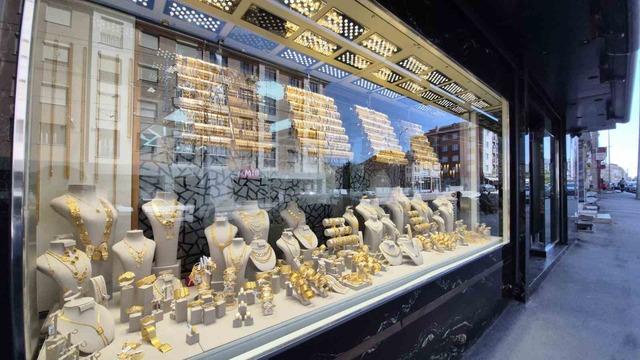 Yaşlı adam 1 milyon TL dolandırılmaktan son anda kurtarıldı 1