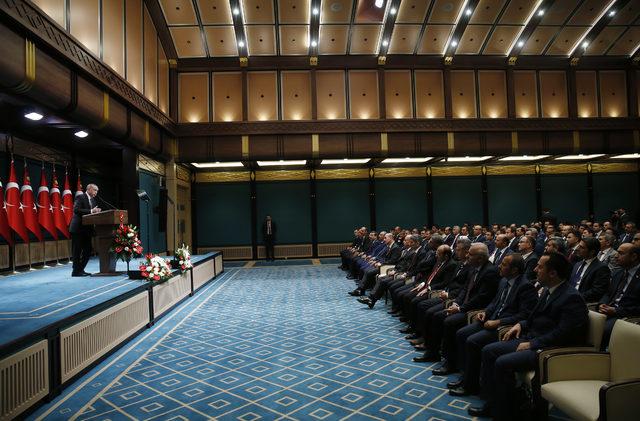 Erdoğan, Beştepe'de Belediye Başkan vekillerini kabul etti