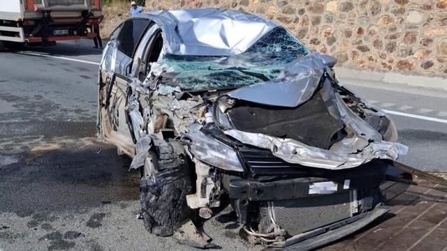 Tünel çıkışında kamyona çarpan otomobil takla attı: 1 yaralı