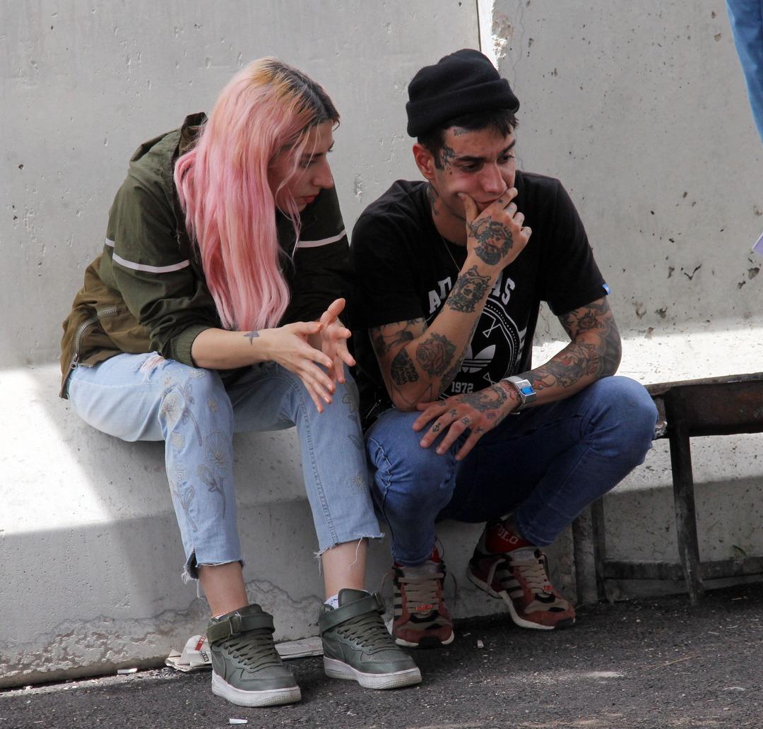 "Bizi asacaklar" demişlerdi! D&ouml;vmeli ve sa&ccedil;ı boyalı İranlı g&ouml;&ccedil;menlerden g&uuml;zel haber