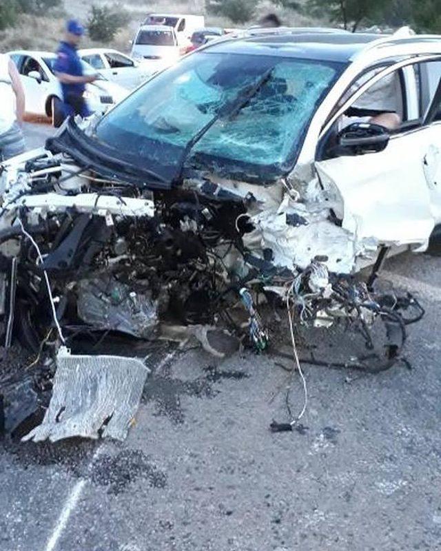 İzmir'deki trafik kazasında 1 kişi öldü, 4 kişi yaralandı
