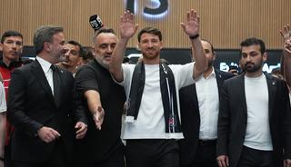 Salih &Ouml;zcan Beşiktaş i&ccedil;in İstanbul'da