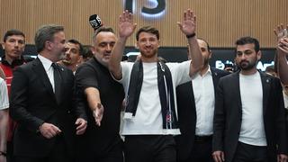 Beşiktaş'ın prensip anlaşmasına vardığı milli futbolcu Salih Özcan, İstanbul'a geldi