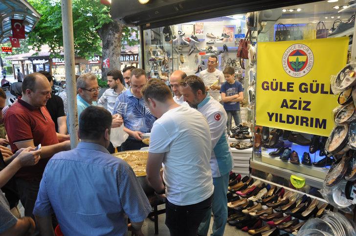 Aziz Yıldırım seçimi kaybedince helva dağıttı! G1