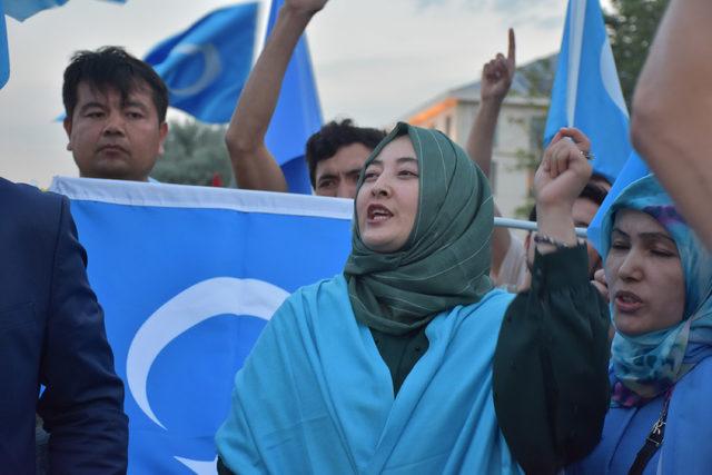 Türkistanlılardan Çin Başkonsolosluğu'na iftar protestosu