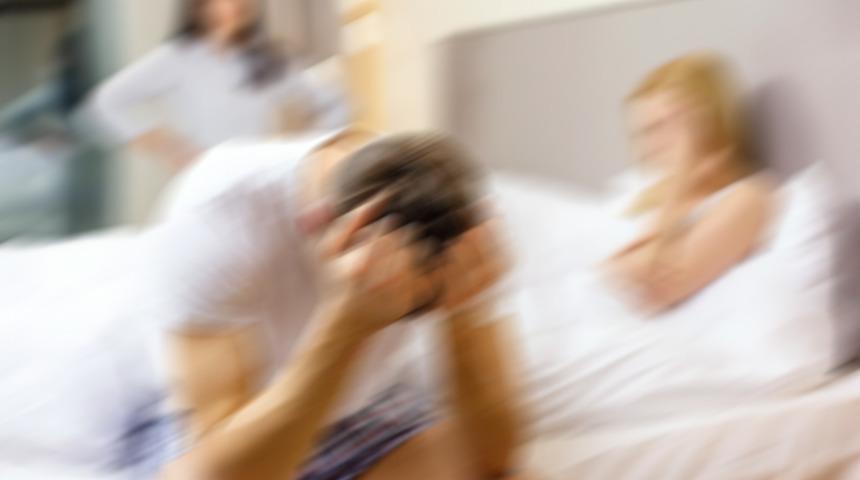 Yasak aşk yaşayan kocaya, eşi ve oğlundan b&uuml;y&uuml;k şok!