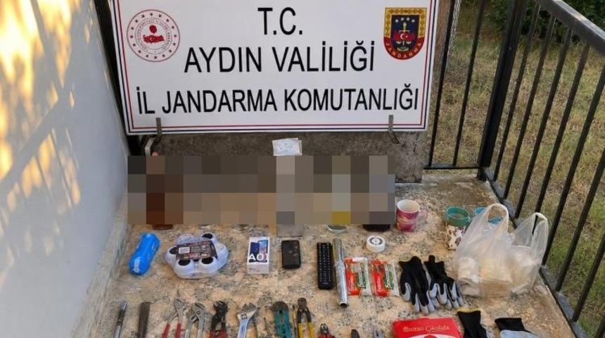 Hırsızlık yaparken su&ccedil;&uuml;st&uuml; yakalandılar