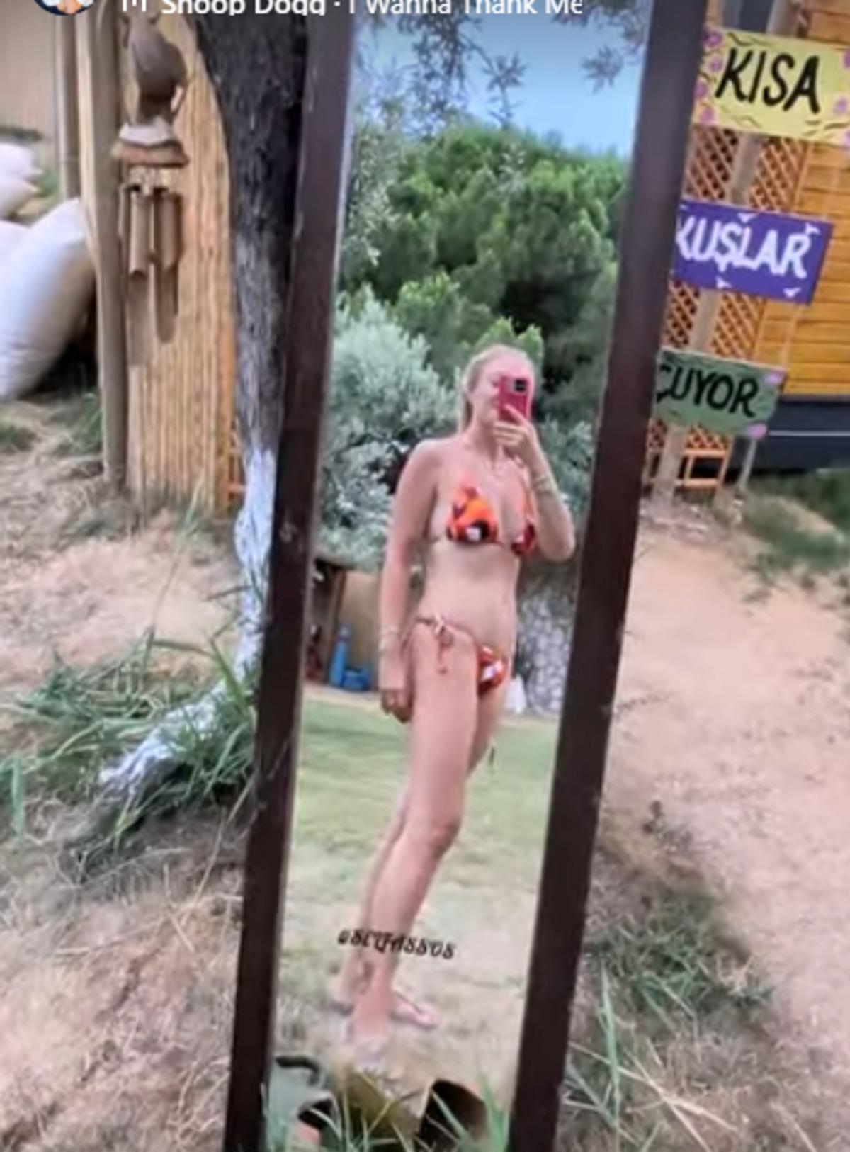 Ceyda Düvenci ayna karşısında fiziği sergiledi! 2