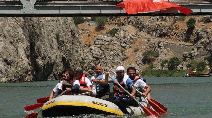 Erzincan'da uluslararası k&uuml;lt&uuml;r ve doğa sporları şenliği başladı