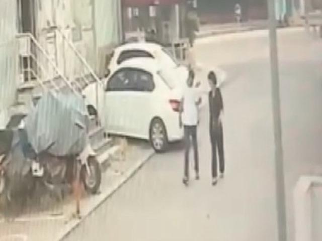 Her şey 16 dakikada oldu! Katiliyle yan yana y&uuml;r&uuml;m&uuml;ş: Son g&ouml;r&uuml;nt&uuml;leri ortaya &ccedil;ıktı