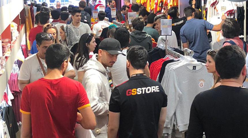 Galatasaray Grey Weekend'de 5.2 milyon TL ciro yaptı!