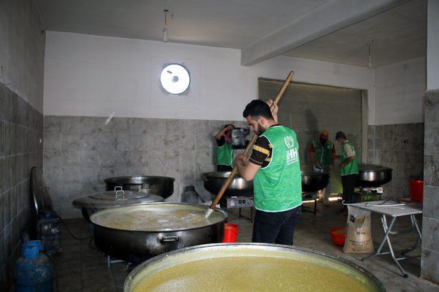 Suriye'de 1 milyon kişiye iftar yemeği dağıtıldı