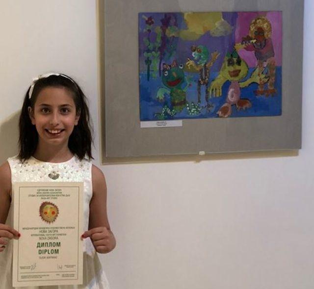 İlkokul öğrencisi Sude, resim yarışmasında dünya birincisi oldu