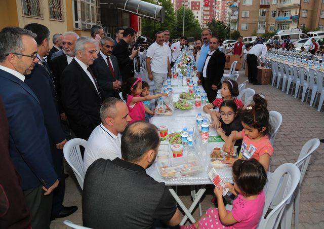 Vali Kamçı'dan şehit ailesine ziyaret