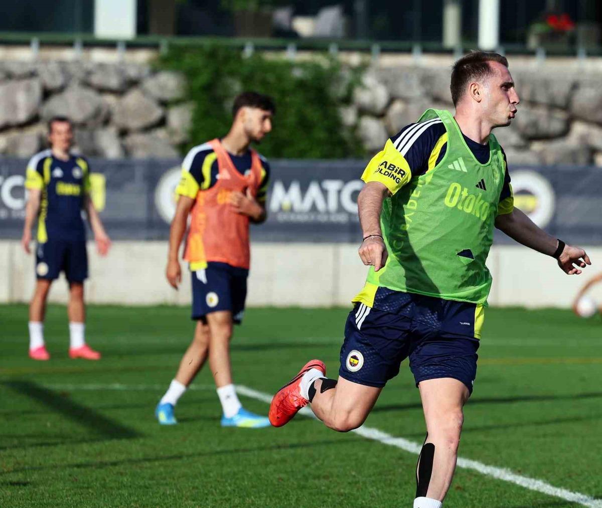Fenerbahçe, günü iki antrenmanla tamamladı 3