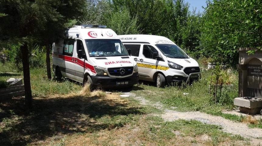 71 yaşındaki şahıs mezarlıkta &ouml;l&uuml; bulundu