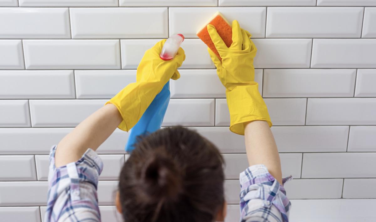 Mutfak fayansları ve banyo derzlerindeki inatçı lekeleri kimyasallara boğulmadan söküp atacak yeni nesil temizlik tüyoları 8