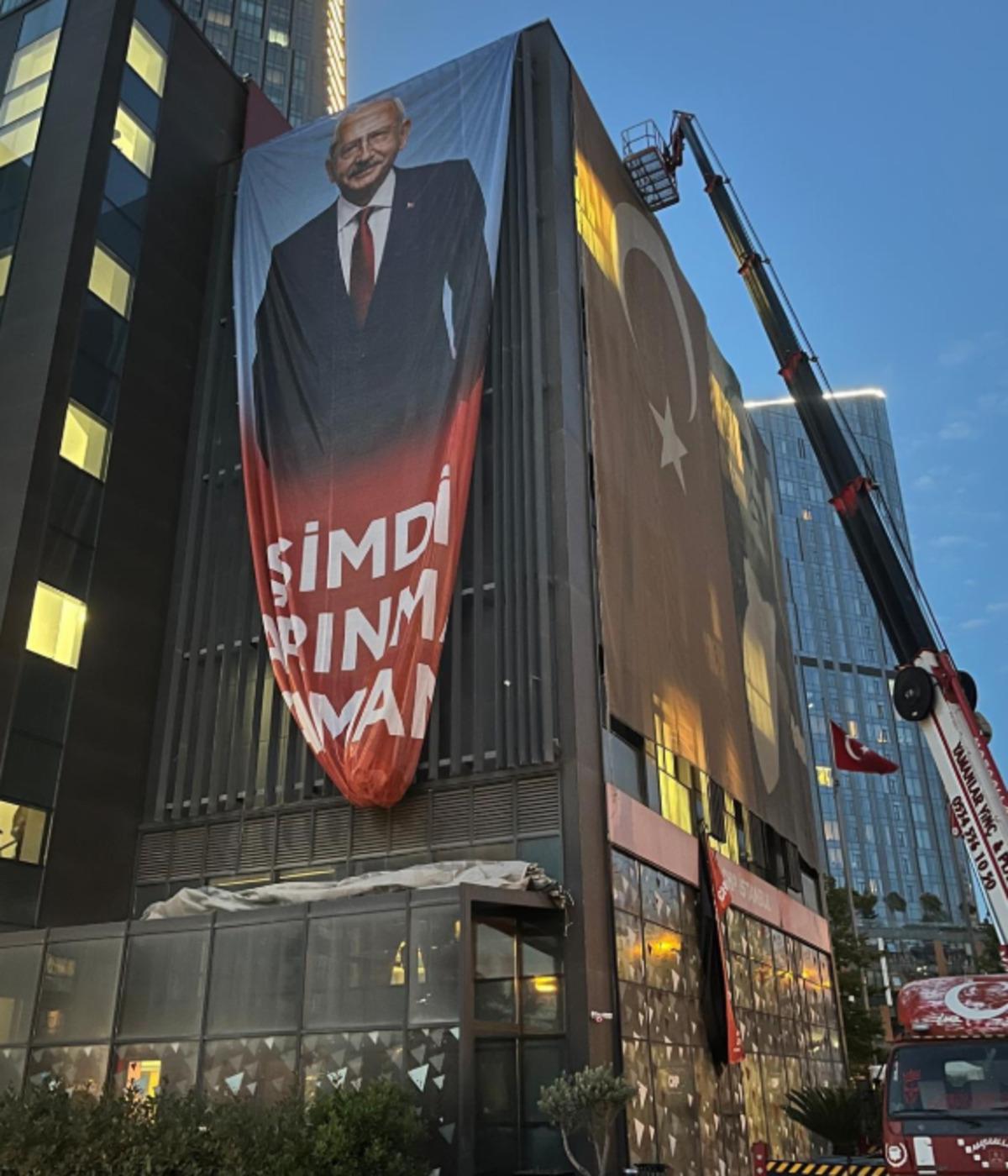 CHP İstanbul da poster krizi! Polis binaya girdi, gece boyu gerginlik düşmedi 1