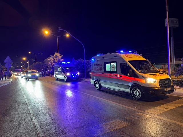 Aydın da ağaca çarpan otomobildeki 6 kişi yaralandı 1
