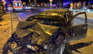 Aydın'da ağaca &ccedil;arpan otomobildeki 6 kişi yaralandı