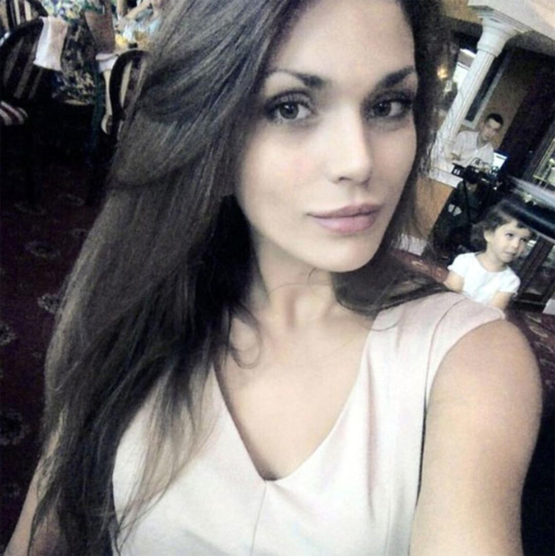 Yeni g&ouml;ğ&uuml;sleriyle kocasına s&uuml;rpriz yapmak istedi ama...