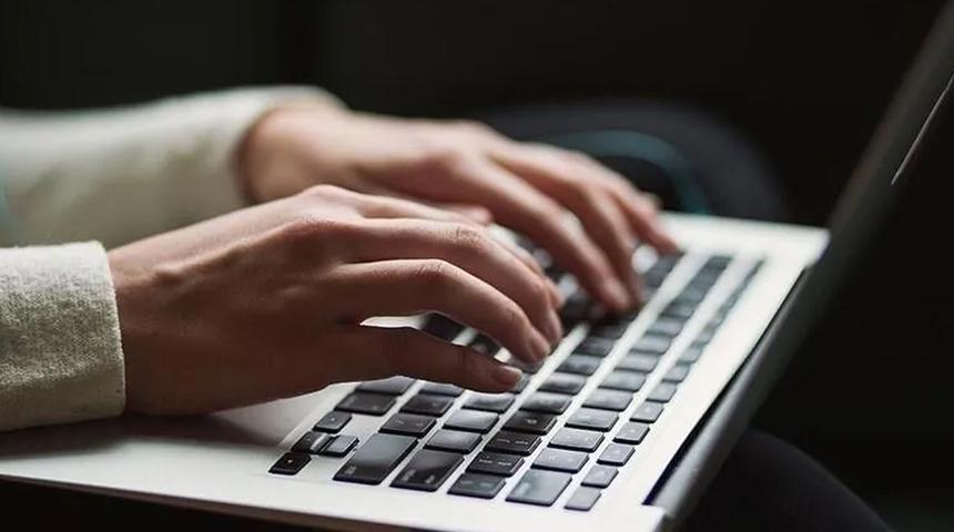 &Uuml;nl&uuml; bankadan &ccedil;alışanlara 'tahmin' sınırlaması