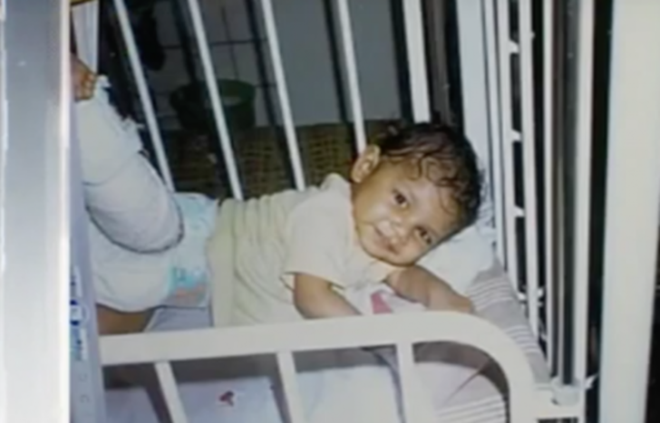 1 yaşındaki kızını bu evde terk edip gitmişti! 10 yıl sonra gördüğünde gözlerine inanamadı G4