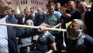 Damadın yakınlarını otomobil gibi yıkadılar! D&uuml;ğ&uuml;nde ilgin&ccedil; anlar