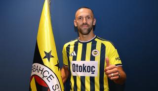 Fenerbah&ccedil;e'ye taraftarı sevindiren &ccedil;ifte m&uuml;jde geldi!