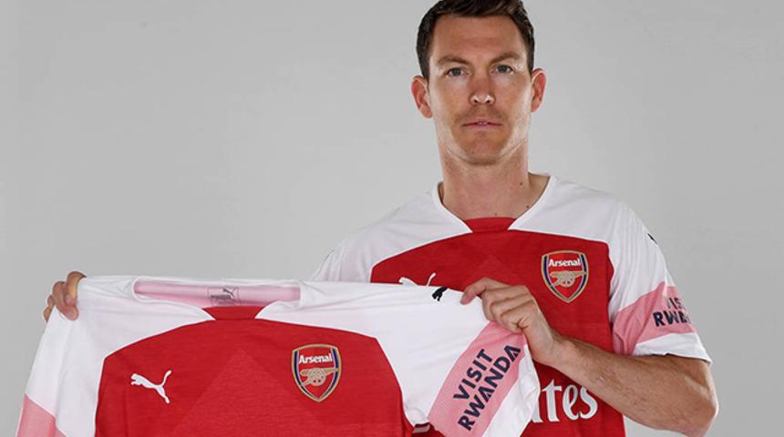 Arsenal Stephan Lichtsteiner ile sözleşme imzaladı!