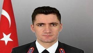 Halı saha ma&ccedil;ında kalp krizi ge&ccedil;iren jandarma hayatını kaybetti
