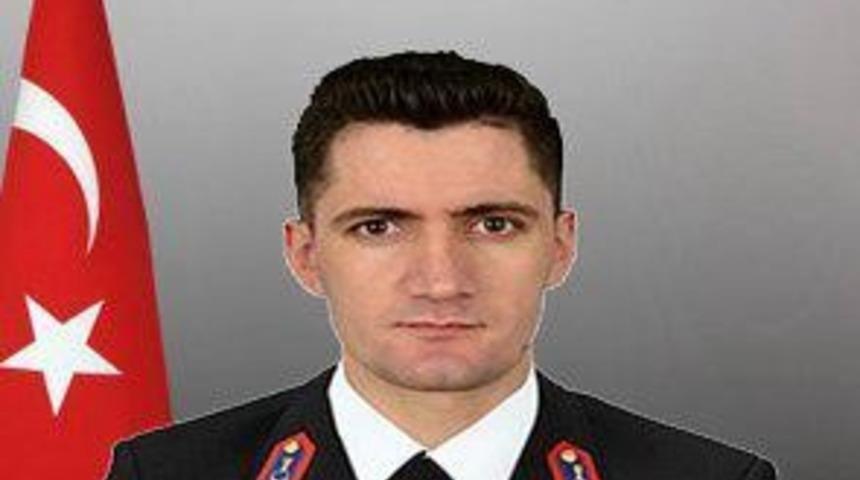 Halı saha ma&ccedil;ında kalp krizi ge&ccedil;iren jandarma hayatını kaybetti