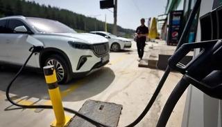 K&uuml;resel elektrikli ara&ccedil; satışları haziranda y&uuml;zde 7 artışla 2 milyona ulaştı