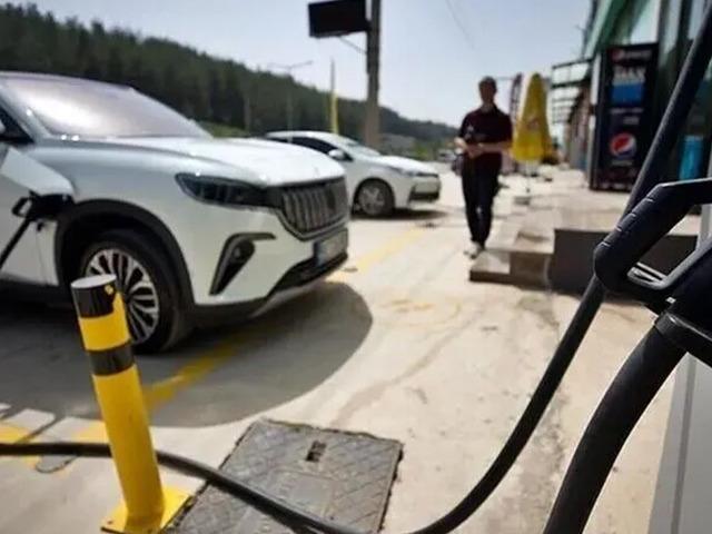 K&uuml;resel elektrikli ara&ccedil; satışları haziranda y&uuml;zde 7 artışla 2 milyona ulaştı