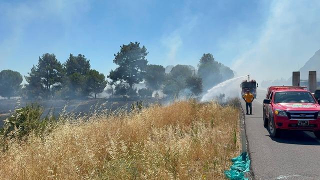 Manisa da otluk alanda &ccedil;ıkan yangın s&ouml;nd&uuml;r&uuml;ld&uuml; 3