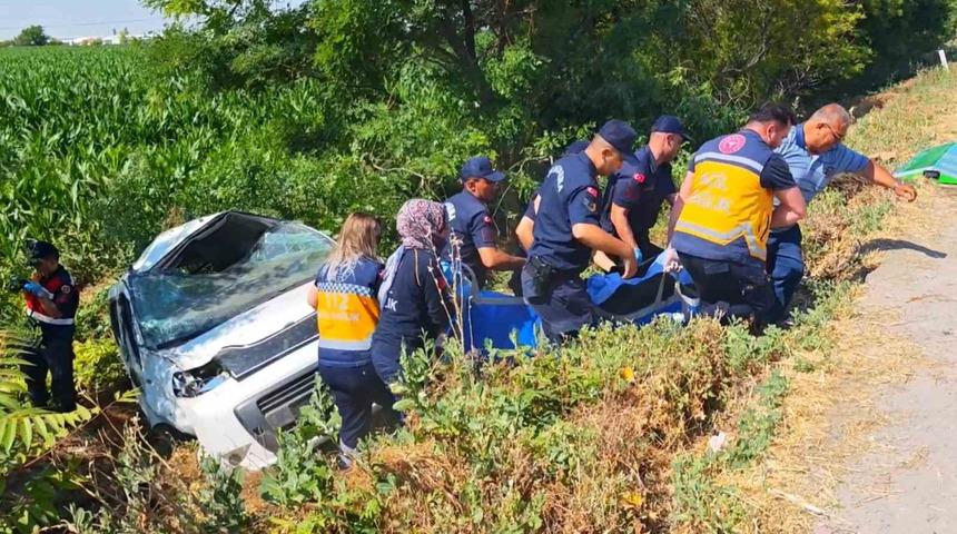 Aksaray&rsquo;da otomobil takla attı: 3 &ouml;l&uuml;, 1 yaralı