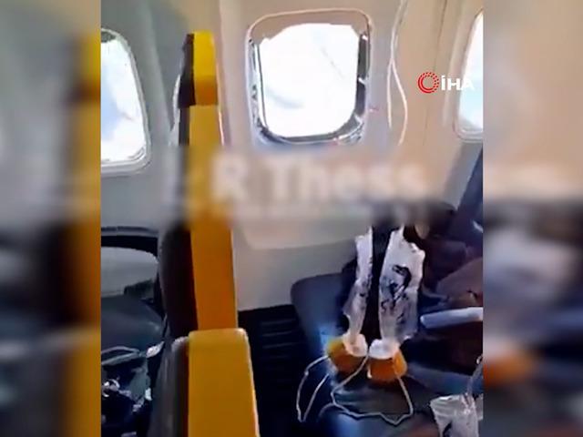 U&ccedil;akta dehşet anları! Cam patladı, yolcu dışarı savrulmaktan kıl payı kurtuldu