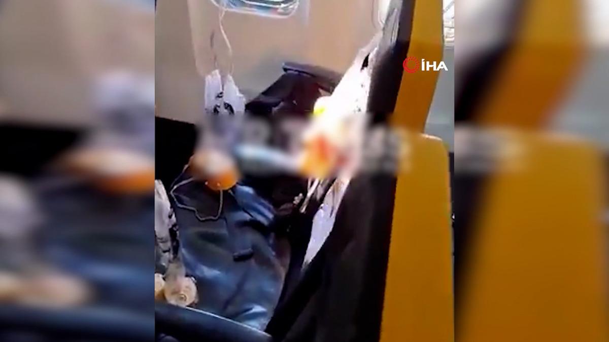 U&ccedil;akta dehşet anları! Cam patladı, yolcu dışarı savrulmaktan kıl payı kurtuldu 1