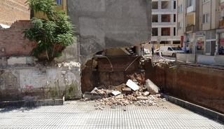 Malatya'da m&uuml;h&uuml;rlenen apartmandan kopan par&ccedil;alar korkuttu