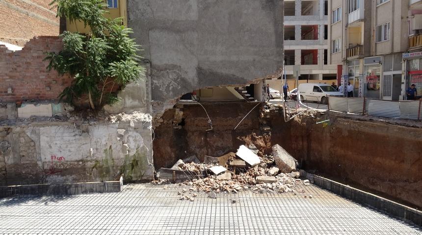 Malatya'da m&uuml;h&uuml;rlenen apartmandan kopan par&ccedil;alar korkuttu