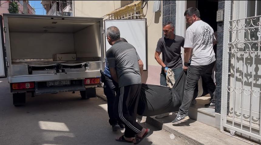 Merdivenlerde can verdi... Annesinin feryadı y&uuml;rek dağladı