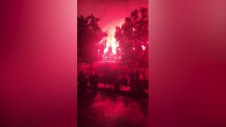  CNN Türk önünde meşaleli Meral Akşener protestosu! Habertürk yayınını duvara yansıttılar!