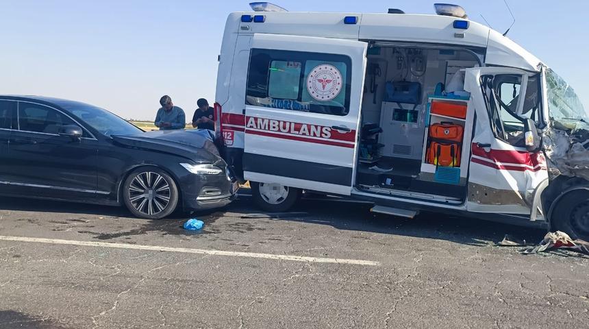 Mardin'de ambulans, tır ve otomobil &ccedil;arpıştı: 3 yaralı