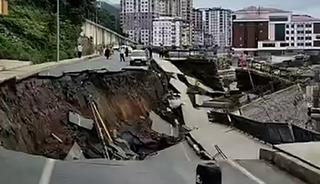 Rize&rsquo;de yol &ccedil;&ouml;kt&uuml;, 2 bina tedbir ama&ccedil;lı tahliye edildi