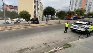 Freni boşalan hafif ticari ara&ccedil; 2 metreden yola d&uuml;şt&uuml;