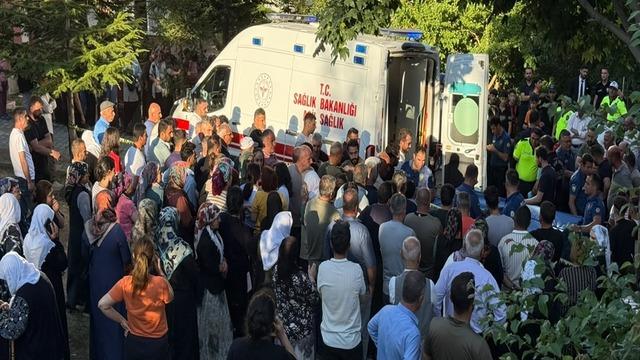 Manevra yapan ambulansın çarptığı Muhammet, hayatını kaybetti