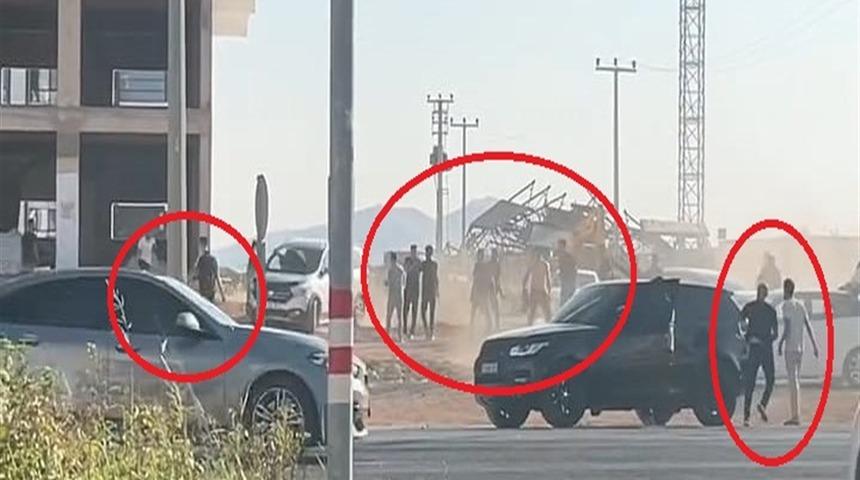 Diyarbakır&rsquo;da taşlı, sopalı kavga kamerada: 2 yaralı