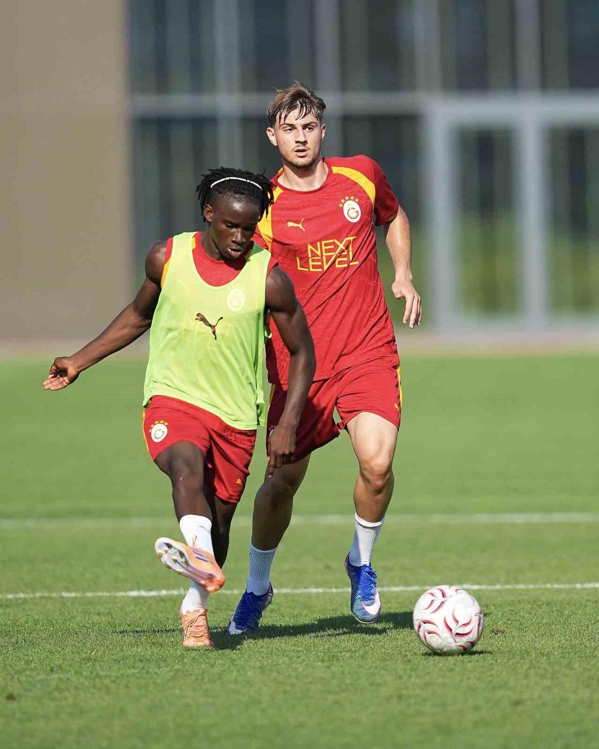 Galatasaray, günü çift antrenmanla tamamladı 1