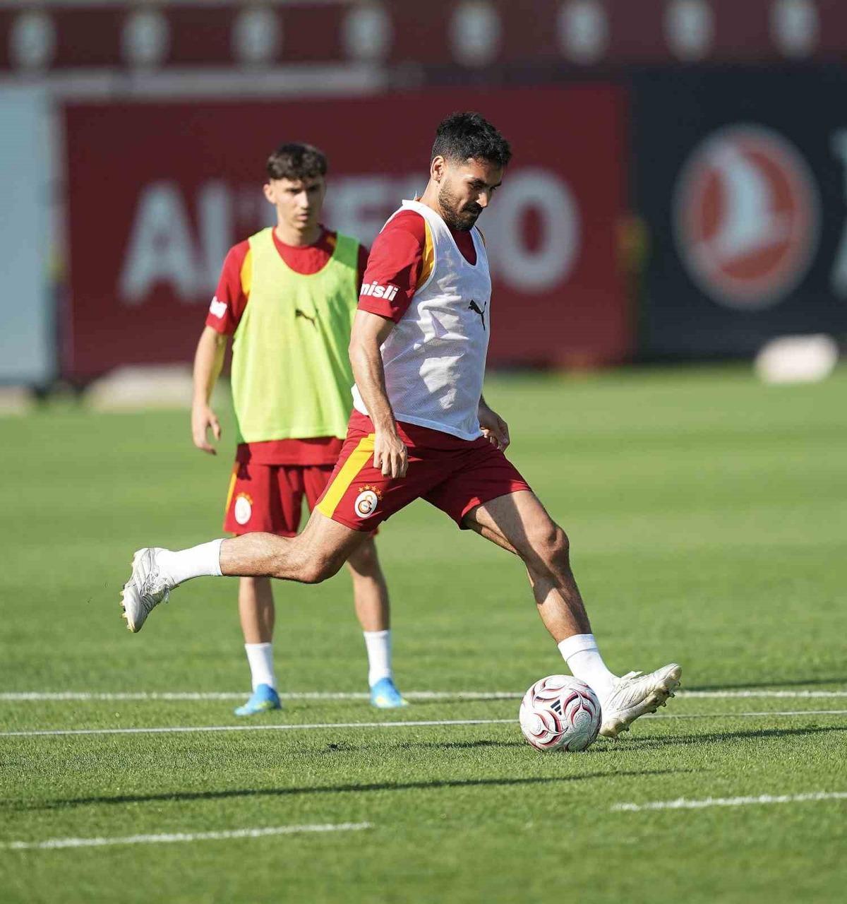Galatasaray, günü çift antrenmanla tamamladı 2