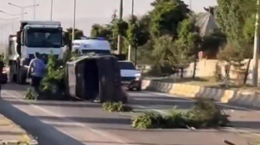 Muş'ta İl &Ouml;zel İdaresi'ne ait ara&ccedil; takla attı: 1 yaralı